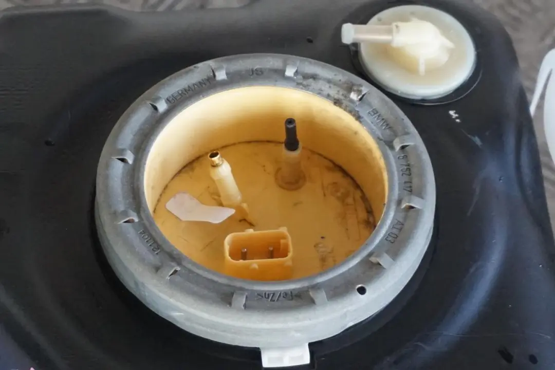 M57 M57N 3.0d Complete Fuel Tank With Pump to BMW X5 Series E53 1 Diesel with Part number 6766597 BMW X5 Series E53 1 Diesel M57 M57N 3.0d Complete Fuel Tank With Pump - SKU 6766597-2 - Part number 6766597