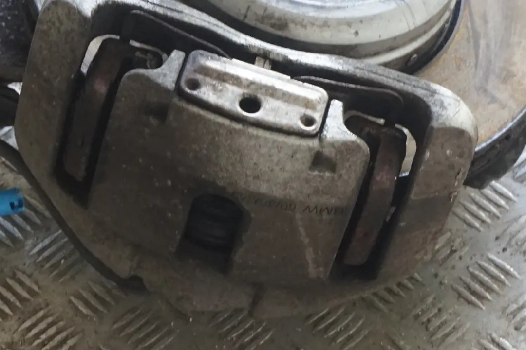 645Ci N62 Amortyzator Zwrotnica Prawa do BMW E63 o numerze 6766772 BMW E63 645Ci N62 Amortyzator Zwrotnica Prawa - SKU 6766772 - Numer Części 6766772