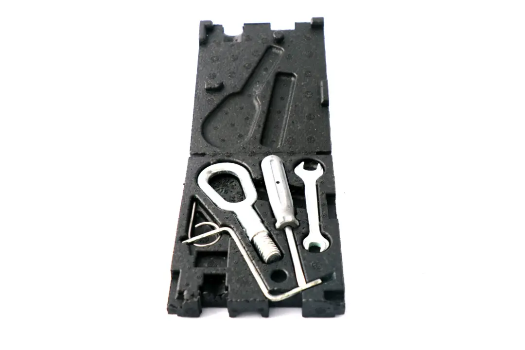 Klappbox Bordwerkzeug für Mini Cooper R50 R52 R53 mit Teilenummer 6766959 Mini Cooper R50 R52 R53 Klappbox Bordwerkzeug - SKU 6766959 - Teilenummer 6766959