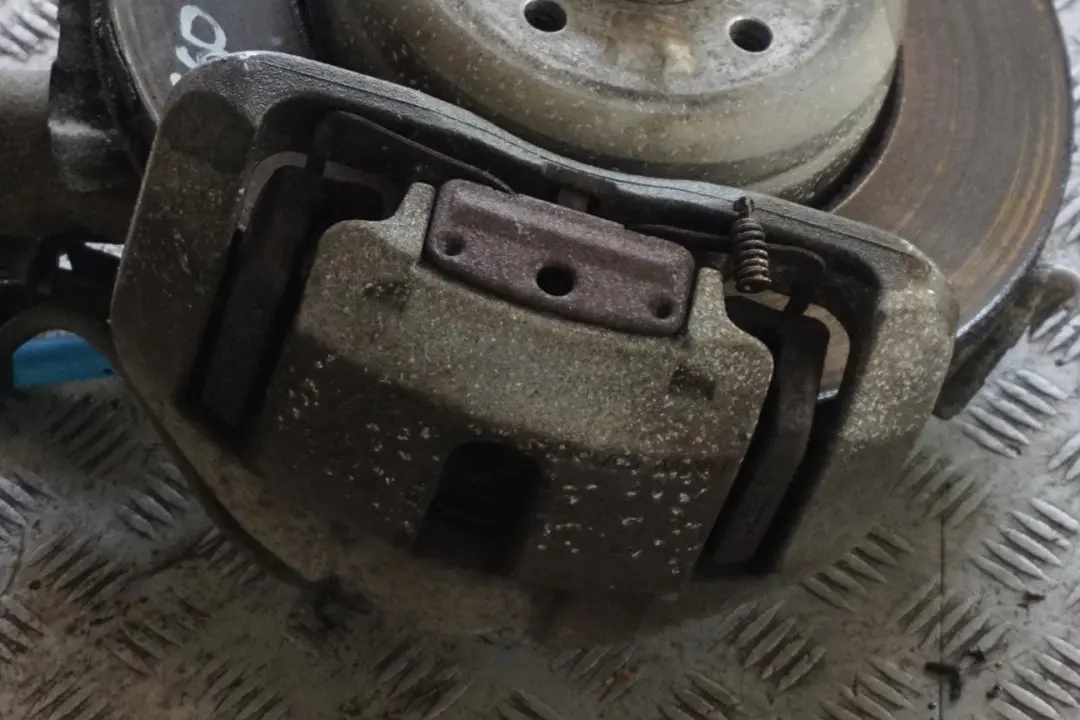 BMW E60 545i Delantero Derecho Muelle Buje Pata Pinza De Freno Disco - SKU 6766994 - Número de pieza 6766994