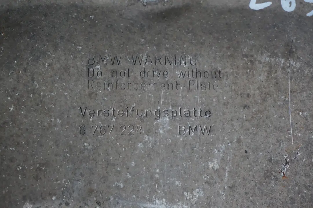 Płyta Osłona Silnika do BMW E65 E66 o numerze 6767228 BMW E65 E66 Płyta Osłona Silnika - SKU 6767228 - Numer Części 6767228
