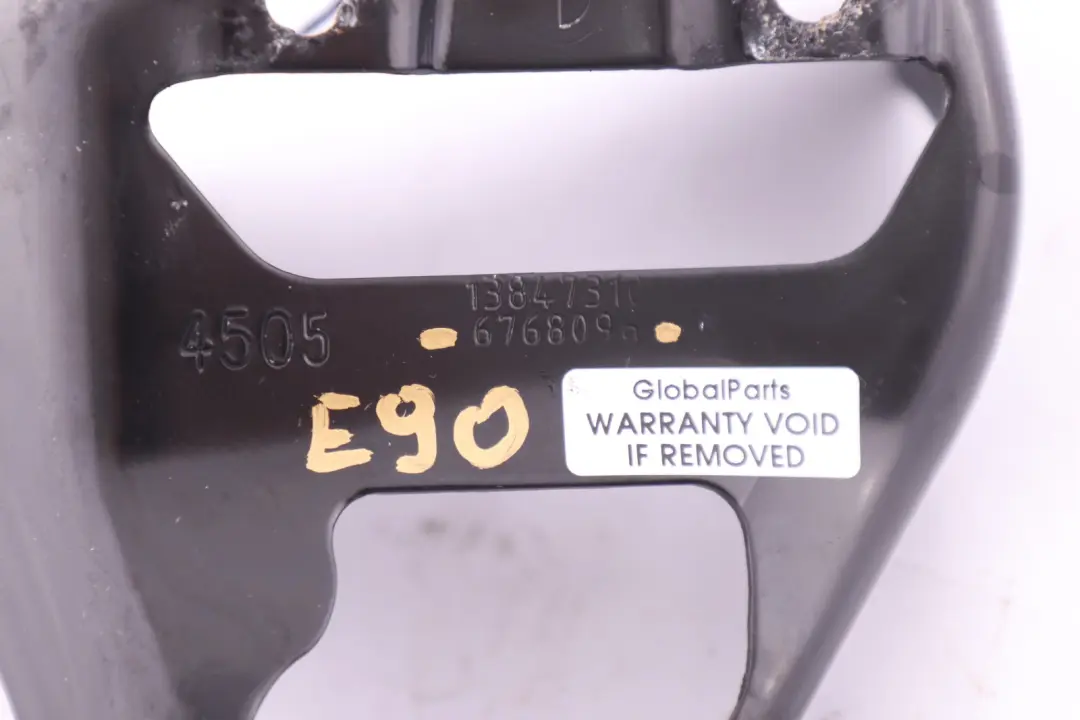 Uchwyt Zbiornika Oleju Benzyna do BMW E81 E87 E88 E90 o numerze 6768096 BMW E81 E87 E88 E90 Uchwyt Zbiornika Oleju Benzyna - SKU 6768096 - Numer Części 6768096