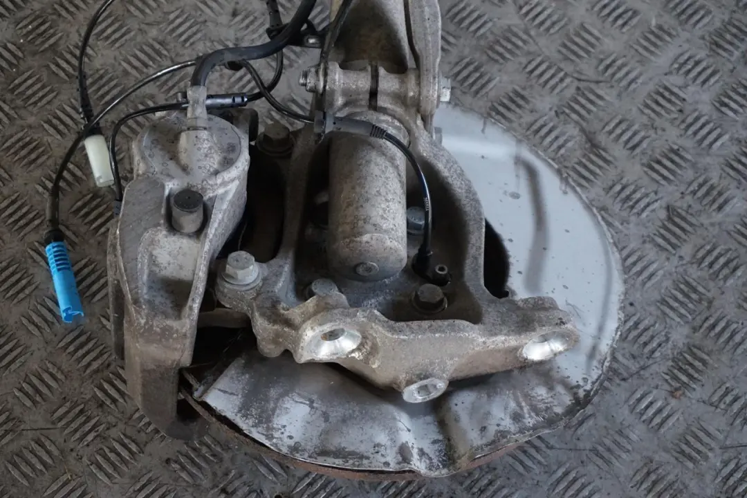 N52 Front Left N/S Spring Brake Suspension Leg Hub to BMW 5 E61 Touring 530i with Part number 6768795 BMW 5 E61 Touring 530i N52 Front Left N/S Spring Brake Suspension Leg Hub - SKU 6768795-2 - Part number 6768795