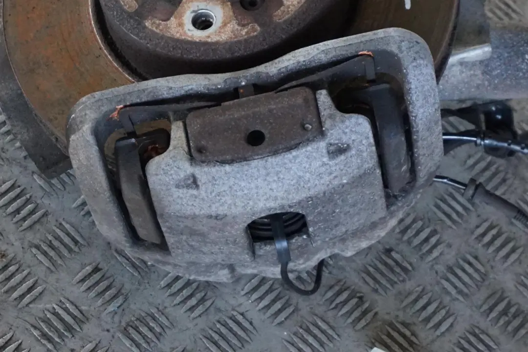 N52 Susp. freno del. izq. muelle para BMW 5 E61 Touring 530i con número de pieza 6768795 BMW 5 E61 Touring 530i N52 Susp. freno del. izq. muelle - SKU 6768795-2 - Número de pieza 6768795