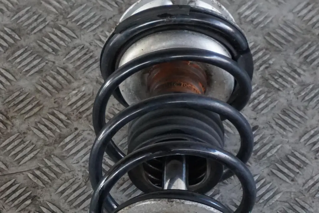 N52 Front Left N/S Spring Brake Suspension Leg Hub to BMW 5 E61 Touring 530i with Part number 6768795 BMW 5 E61 Touring 530i N52 Front Left N/S Spring Brake Suspension Leg Hub - SKU 6768795-2 - Part number 6768795