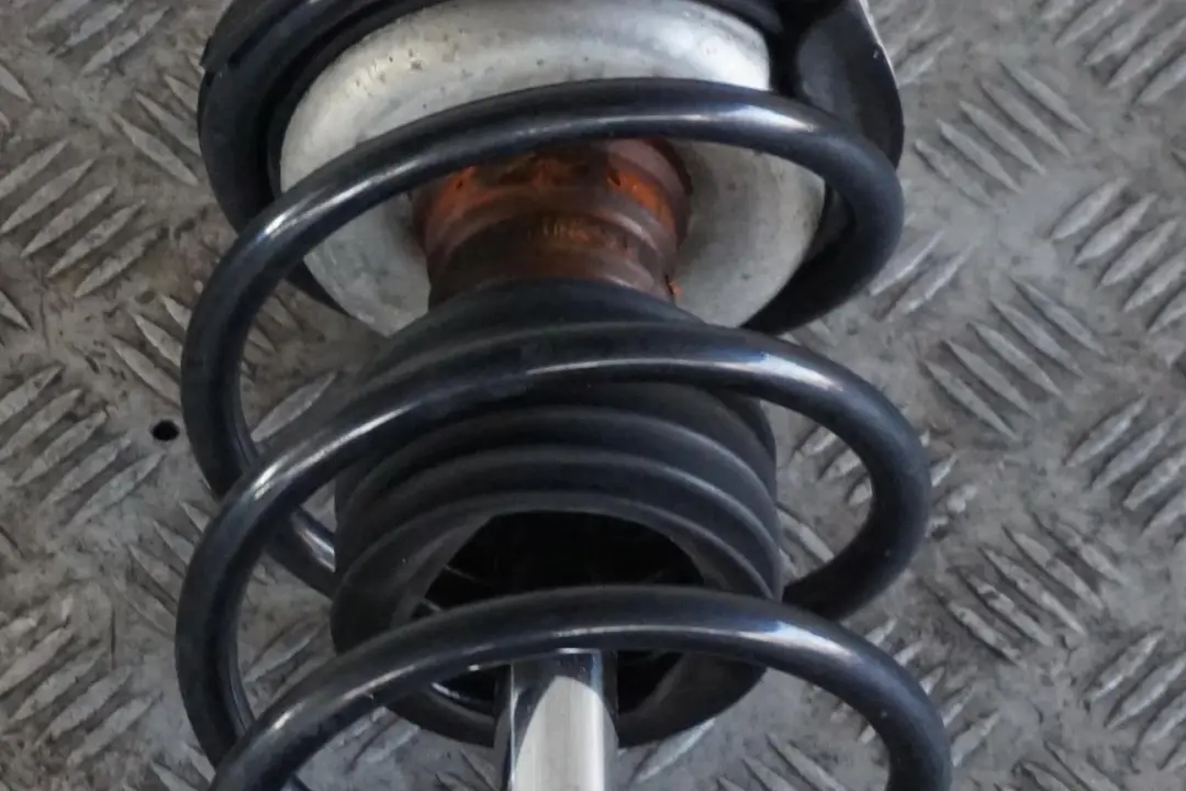 N52 Front Right O/S Spring Brake Suspension Leg Hub to BMW 5 E61 Touring 530i with Part number 6768796 BMW 5 E61 Touring 530i N52 Front Right O/S Spring Brake Suspension Leg Hub - SKU 6768796-1 - Part number 6768796