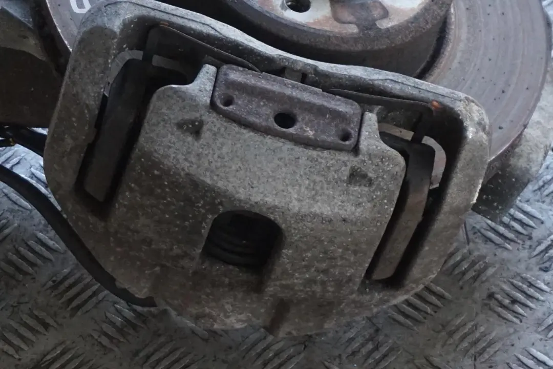 BMW E61 530i N52 258HP Zwrotnica amortyzator prawy - SKU 6768796-1 - Numer Części 6768796