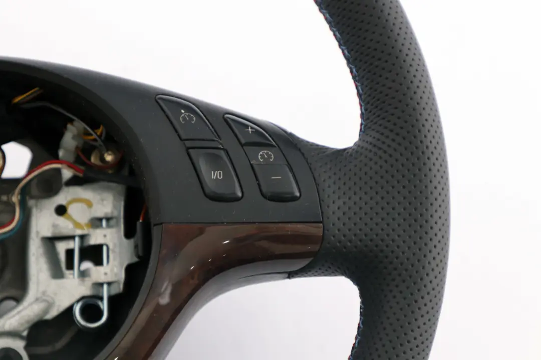 Multifunktion Sportlenkrad 3 Speichen M-Dreifarbige Fäden für BMW X5 er E53 mit Teilenummer 6770422 BMW X5 er E53 Multifunktion Sportlenkrad 3 Speichen M-Dreifarbige Fäden - SKU 6770422 - Teilenummer 6770422