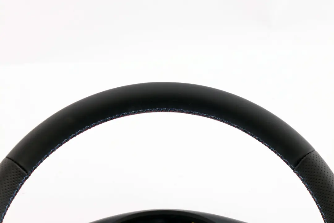 Multifunktion Sportlenkrad 3 Speichen M-Dreifarbige Fäden für BMW X5 er E53 mit Teilenummer 6770422 BMW X5 er E53 Multifunktion Sportlenkrad 3 Speichen M-Dreifarbige Fäden - SKU 6770422 - Teilenummer 6770422