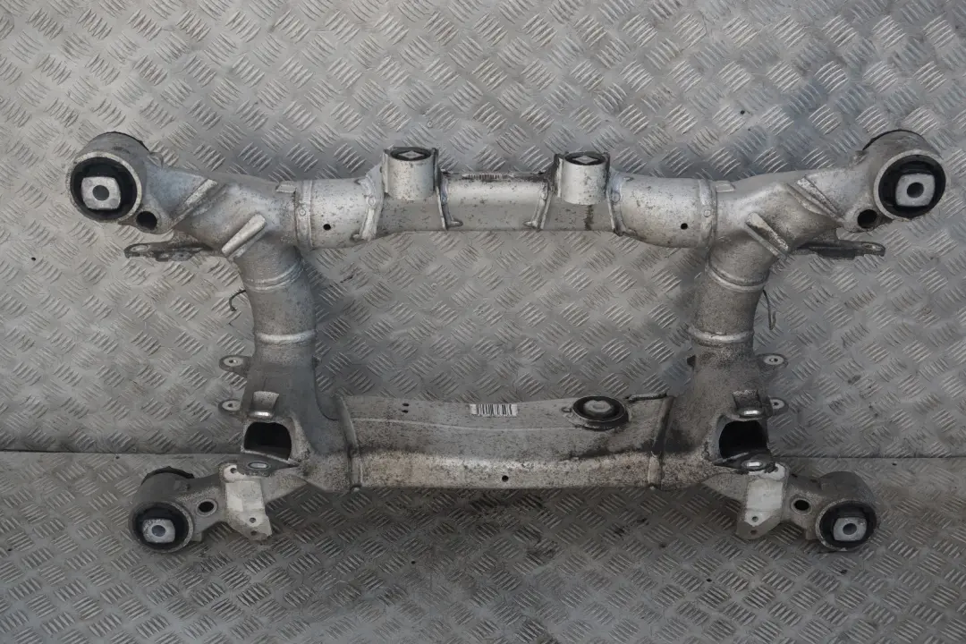 Eje Trasero Portador Subchasis Cuna Suspension para BMW E63 E64 con número de pieza 6770842 BMW E63 E64 Eje Trasero Portador Subchasis Cuna Suspension - SKU 6770842 - Número de pieza 6770842