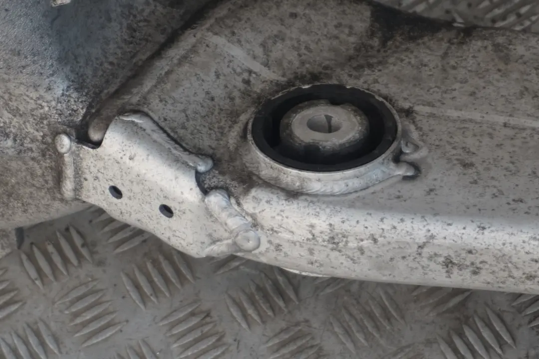 Essieu Arriere Corps D'Essieu Axis pour BMW E63 E64 à propos du numéro de pièce 6770842 BMW E63 E64 Essieu Arriere Corps D'Essieu Axis - SKU 6770842 - Numéro de pièce 6770842