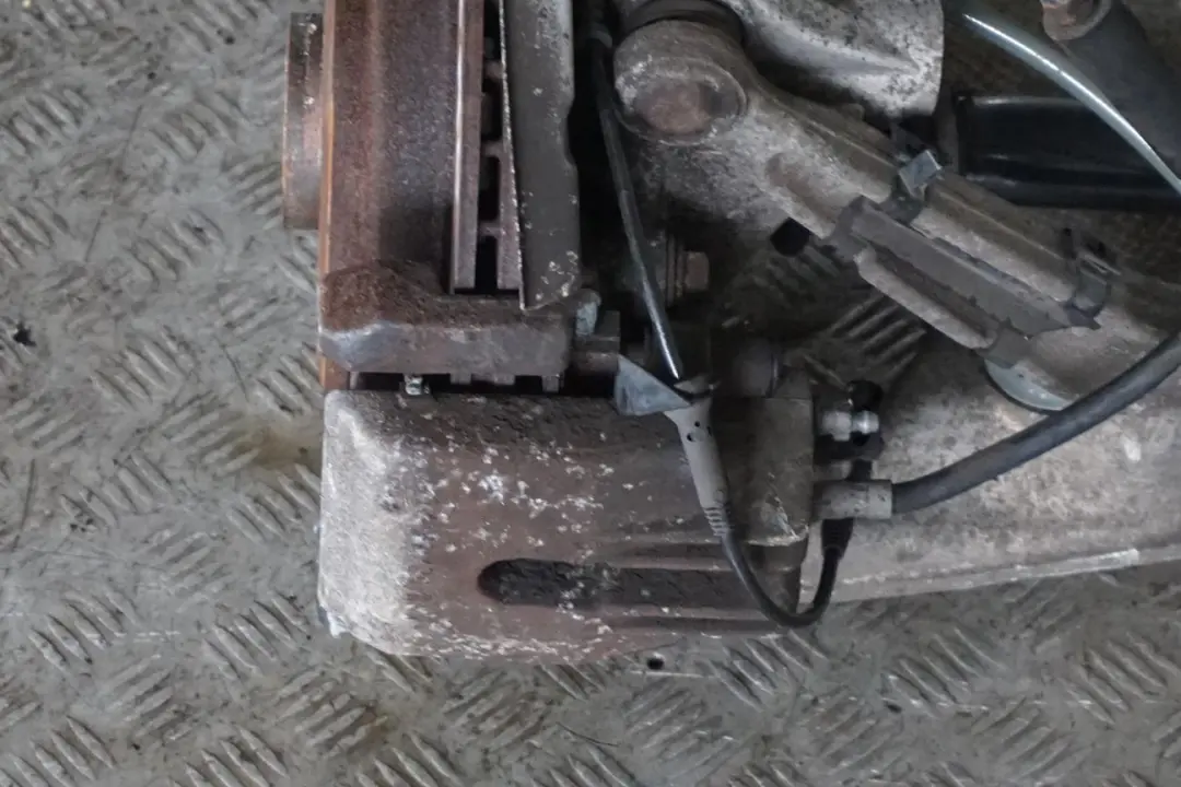 M47N2 163PS Kit L'Arbre De Sortie Pivotement Arriere Gauche pour BMW 5 E60 520d à propos du numéro de pièce 6770905 BMW 5 E60 520d M47N2 163PS Kit L'Arbre De Sortie Pivotement Arriere Gauche - SKU 6770905-13 - Numéro de pièce 6770905