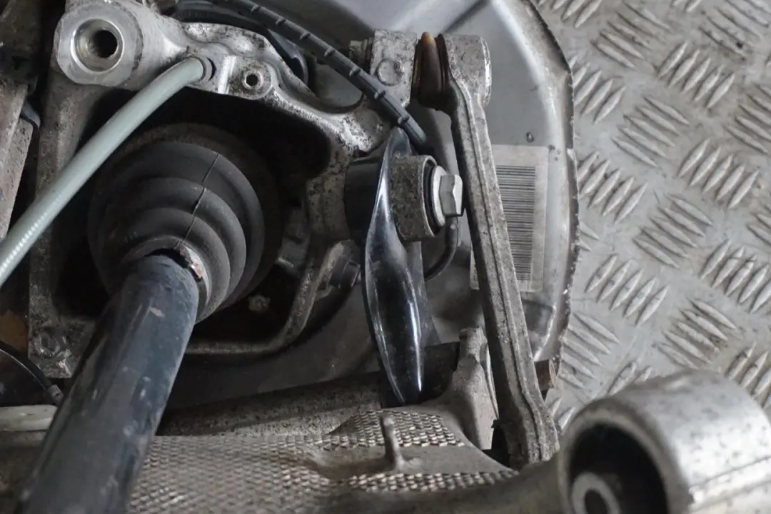 M47N2 Zawieszenie zwrotnica lewy tył do BMW E60 520d o numerze 6770905 BMW E60 520d M47N2 Zawieszenie zwrotnica lewy tył - SKU 6770905-13 - Numer Części 6770905