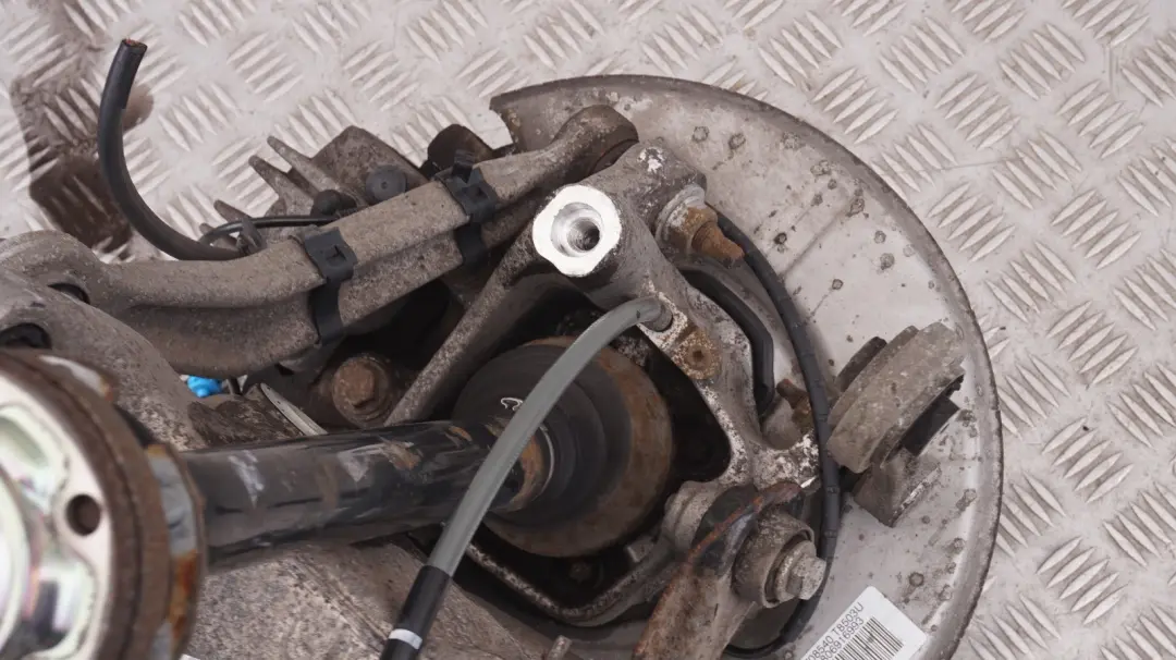 BMW E60 LCI 525i Zawieszenie zwrotnica lewy tył - SKU 6770905-2 - Numer Części 6770905