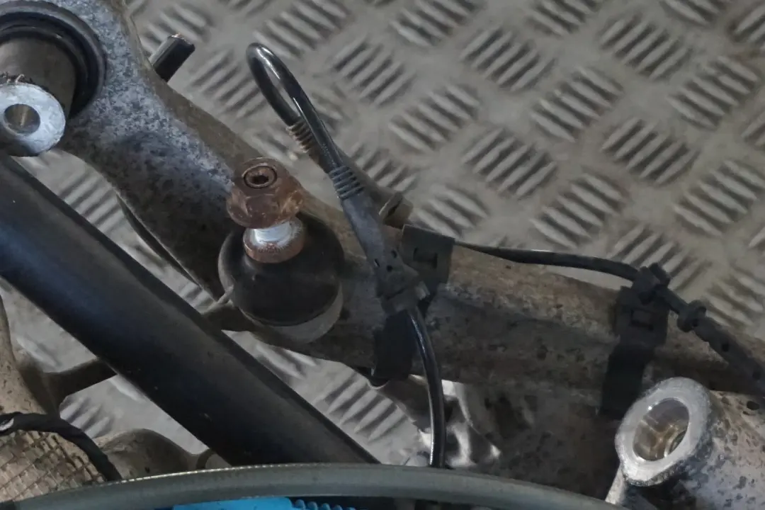 M54 Rear Left N/S Hub Leg Carrier Brake Disc Caliper to BMW 5 Series E60 530i with Part number 6770905 BMW 5 Series E60 530i M54 Rear Left N/S Hub Leg Carrier Brake Disc Caliper - SKU 6770905-5 - Part number 6770905