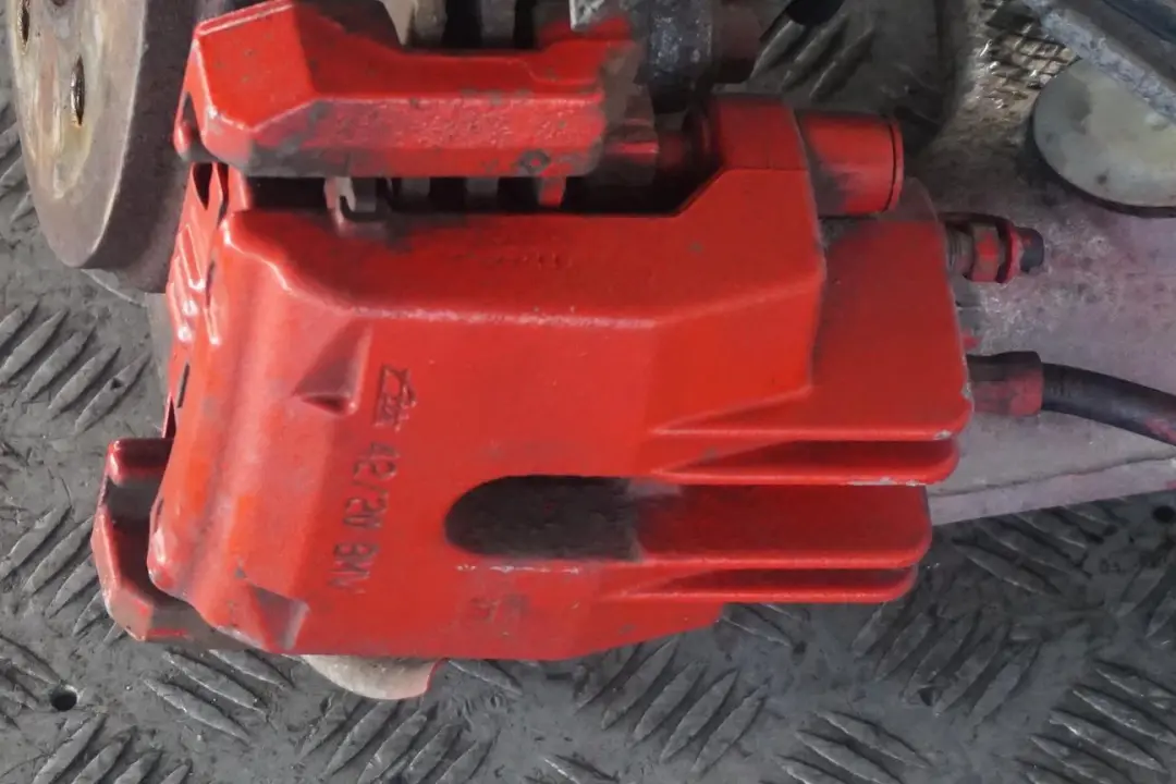 M57N Rear Left N/S Hub Leg Carrier Brake Disc Caliper to BMW 5 Series E60 530d with Part number 6770905 BMW 5 Series E60 530d M57N Rear Left N/S Hub Leg Carrier Brake Disc Caliper - SKU 6770905-7 - Part number 6770905