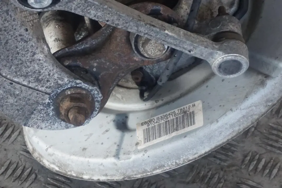 M57N Rear Left N/S Hub Leg Carrier Brake Disc Caliper to BMW 5 Series E60 530d with Part number 6770905 BMW 5 Series E60 530d M57N Rear Left N/S Hub Leg Carrier Brake Disc Caliper - SKU 6770905-7 - Part number 6770905