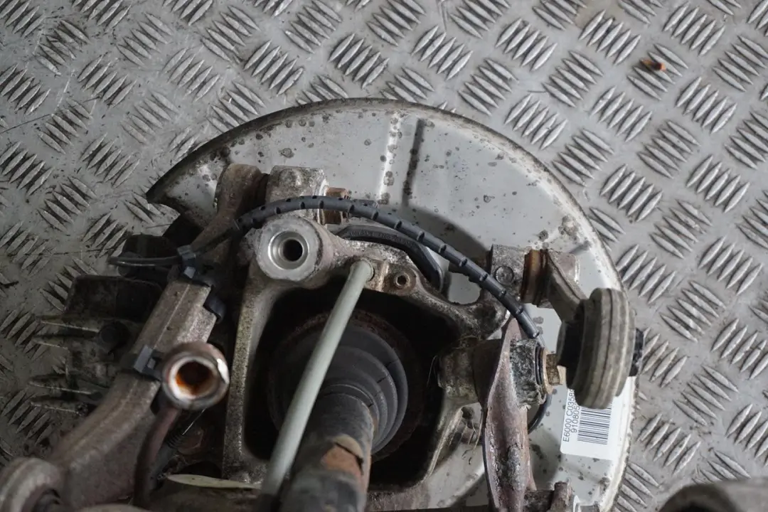 BMW E60 520d N47 177HP Zwrotnica wahacz lewy tył - SKU 6770905-8 - Numer Części 6770905