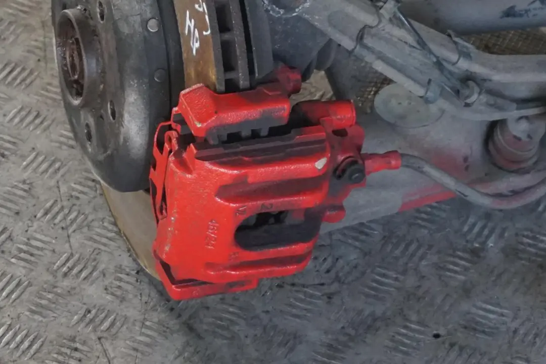 BMW E60 545i N62 Trasero Izquierdo Cubo Pierna Portador Pinza De Disco De Freno - SKU 6770905-9 - Número de pieza 6770905