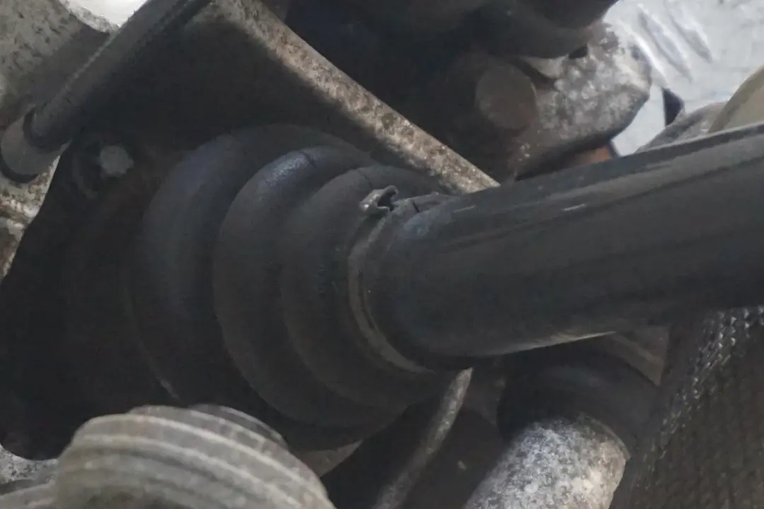 M47N2 Cuscinetto Perno Vettore Ruota Pinza Freno Posteriore Dx per BMW E60 520d con numero di parte 6770906 BMW E60 520d M47N2 Cuscinetto Perno Vettore Ruota Pinza Freno Posteriore Dx - SKU 6770906-14 - Numero di parte 6770906