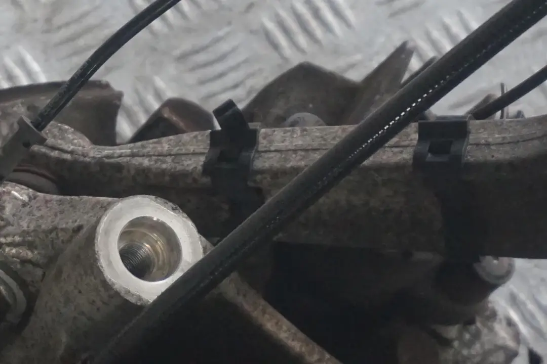 M47N2 Cuscinetto Perno Vettore Ruota Pinza Freno Posteriore Dx per BMW E60 520d con numero di parte 6770906 BMW E60 520d M47N2 Cuscinetto Perno Vettore Ruota Pinza Freno Posteriore Dx - SKU 6770906-14 - Numero di parte 6770906