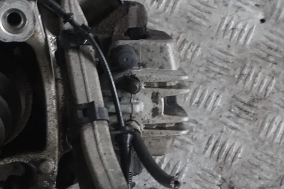 BMW E60 530d M57N2 Zwrotnica wahacz prawy tył - SKU 6770906-15 - Numer Części 6770906