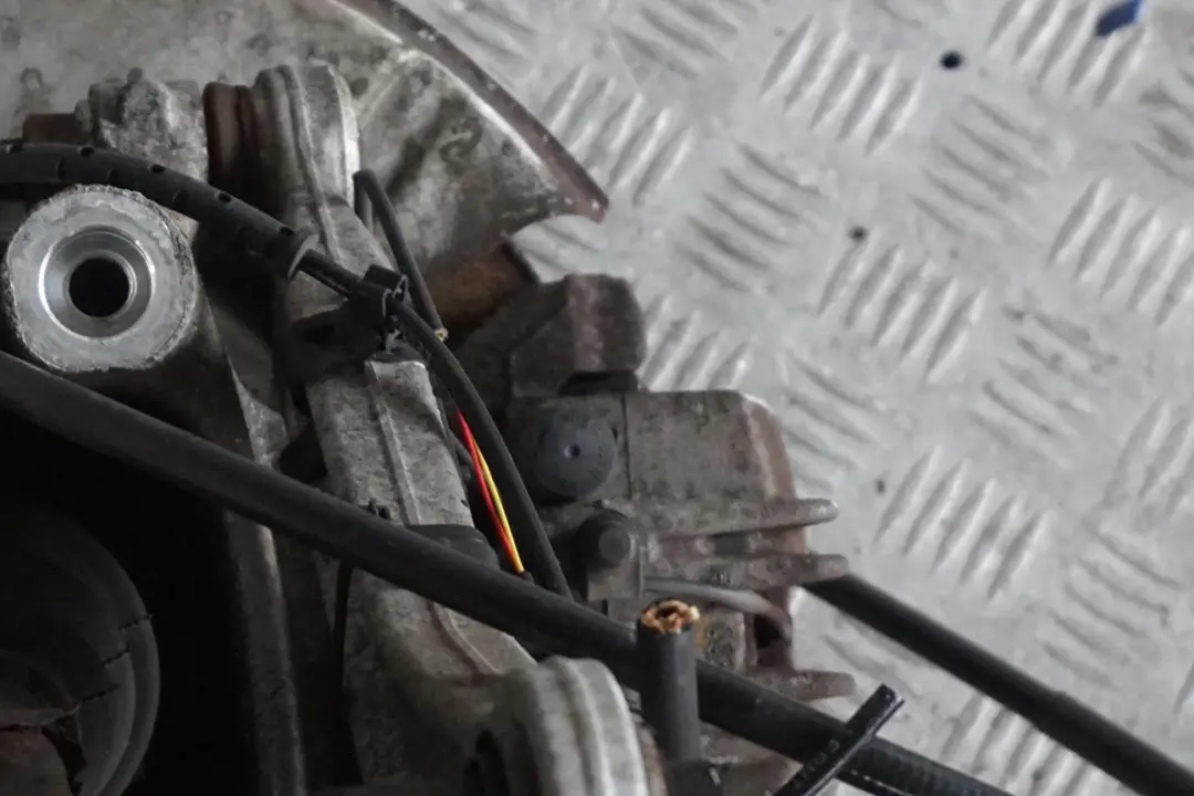 M54 Zawieszenie zwrotnica prawy tył do BMW E60 520i o numerze 6770906 BMW E60 520i M54 Zawieszenie zwrotnica prawy tył - SKU 6770906-2 - Numer Części 6770906