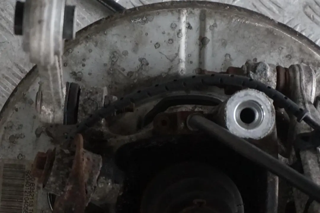 BMW E60 520i M54 Zawieszenie zwrotnica prawy tył - SKU 6770906-2 - Numer Części 6770906