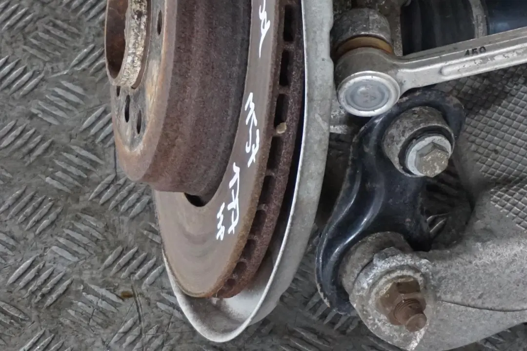 M57N Trasera Derecha Pierna Portador Pinza de Disco de Freno para BMW E60 525d con número de pieza 6770906 BMW E60 525d M57N Trasera Derecha Pierna Portador Pinza de Disco de Freno - SKU 6770906-6 - Número de pieza 6770906