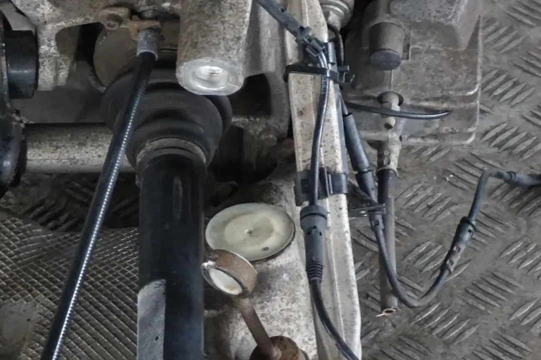 M57N Suspension arrière droite moyeu support de jambe étrier frein pour BMW E60 525d à propos du numéro de pièce 6770906 BMW E60 525d M57N Suspension arrière droite moyeu support de jambe étrier frein - SKU 6770906-6 - Numéro de pièce 6770906