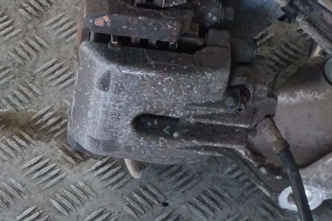 N52 Zwrotnica lewy tył 258HP do BMW E61 530i o numerze 6770923 BMW E61 530i N52 Zwrotnica lewy tył 258HP - SKU 6770923-1 - Numer Części 6770923