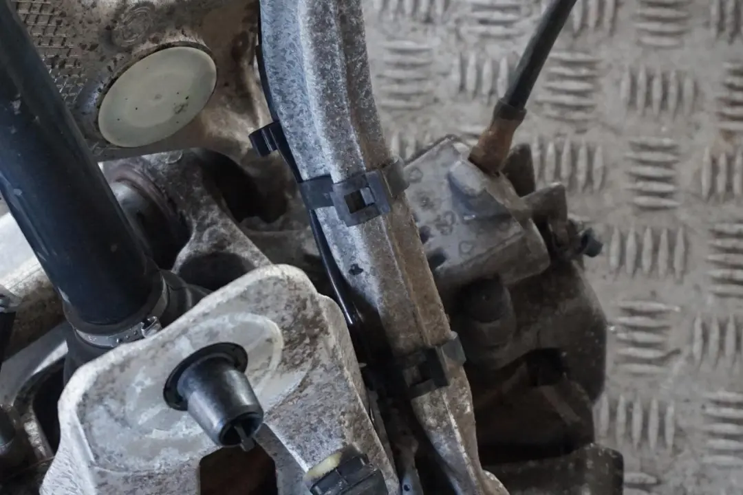 N52 258PS Set Abtriebswelle Schwenklager Hinten Links für BMW 5 E61 530i mit Teilenummer 6770923 BMW 5 E61 530i N52 258PS Set Abtriebswelle Schwenklager Hinten Links - SKU 6770923-1 - Teilenummer 6770923