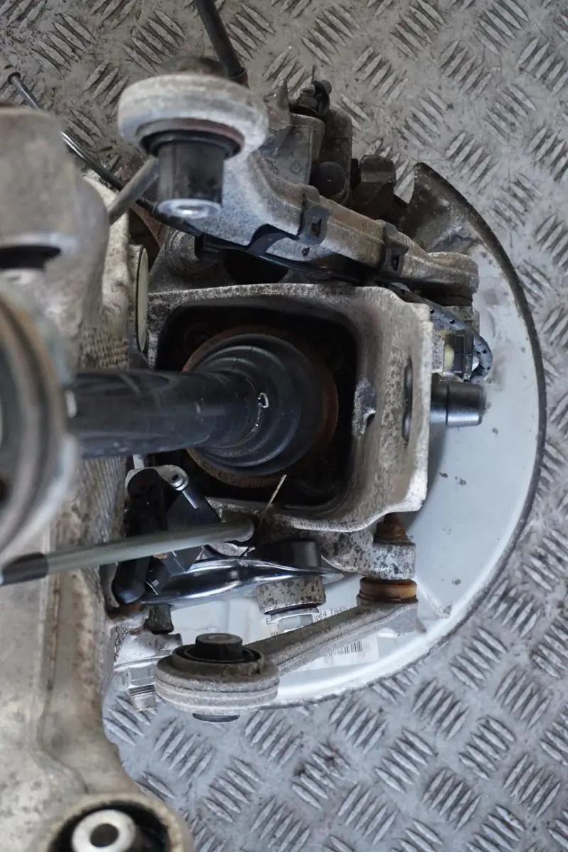 N52 Zwrotnica lewy tył 258HP do BMW E61 530i o numerze 6770923 BMW E61 530i N52 Zwrotnica lewy tył 258HP - SKU 6770923-1 - Numer Części 6770923