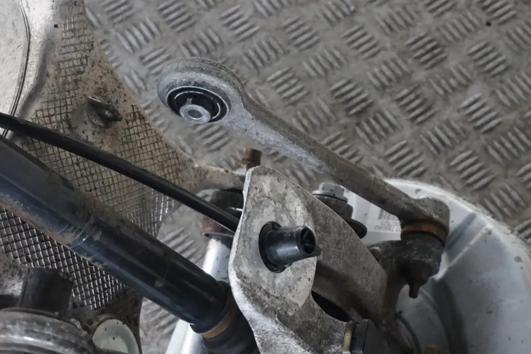 M57N Rear Right O/S Output Shaft Suspension Leg Wheel Carrier to BMW 5 E61 525d with Part number 6770924 BMW 5 E61 525d M57N Rear Right O/S Output Shaft Suspension Leg Wheel Carrier - SKU 6770924-1 - Part number 6770924