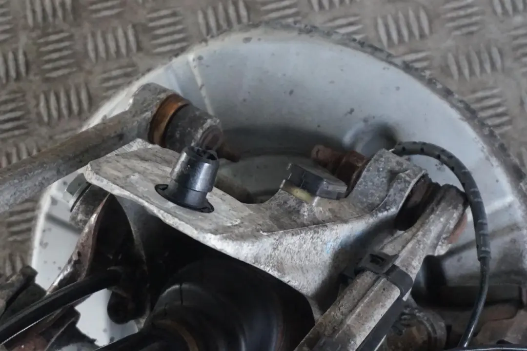 M57N Zwrotnica prawy tył 177HP do BMW E61 525d o numerze 6770924 BMW E61 525d M57N Zwrotnica prawy tył 177HP - SKU 6770924-1 - Numer Części 6770924