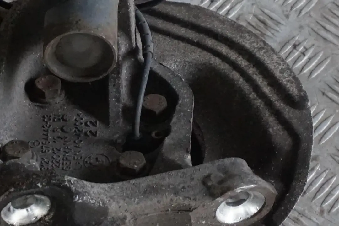 M47N2 Sport Front Left N/S Spring Strut Brake Suspension Leg Hub to BMW 1 E87 118d with Part number 31316771557 BMW 1 E87 118d M47N2 Sport Front Left N/S Spring Strut Brake Suspension Leg Hub - SKU 6771557 - Part number 31316771557