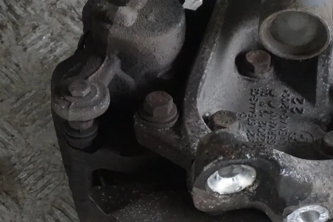 M47N2 Sport Front Left N/S Spring Strut Brake Suspension Leg Hub to BMW 1 E87 118d with Part number 31316771557 BMW 1 E87 118d M47N2 Sport Front Left N/S Spring Strut Brake Suspension Leg Hub - SKU 6771557 - Part number 31316771557