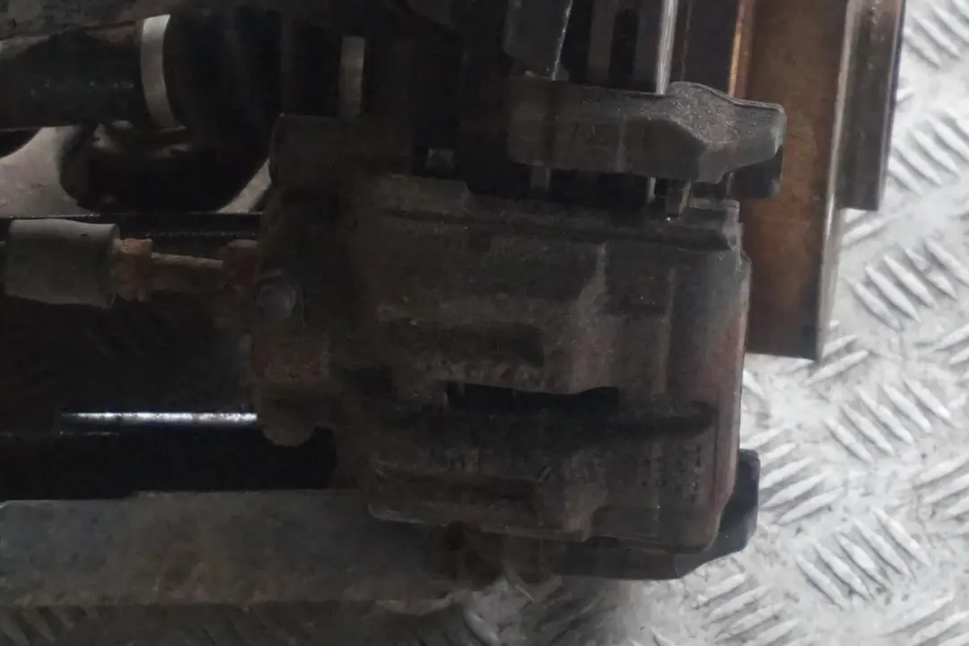 N52 Rear Left N/S Axle Leg Suspension Brake Disc Hub to BMW 3 Series E90 325i with Part number BMW 3 Series E90 325i N52 Rear Left N/S Axle Leg Suspension Brake Disc Hub - SKU 6771725 - Part number