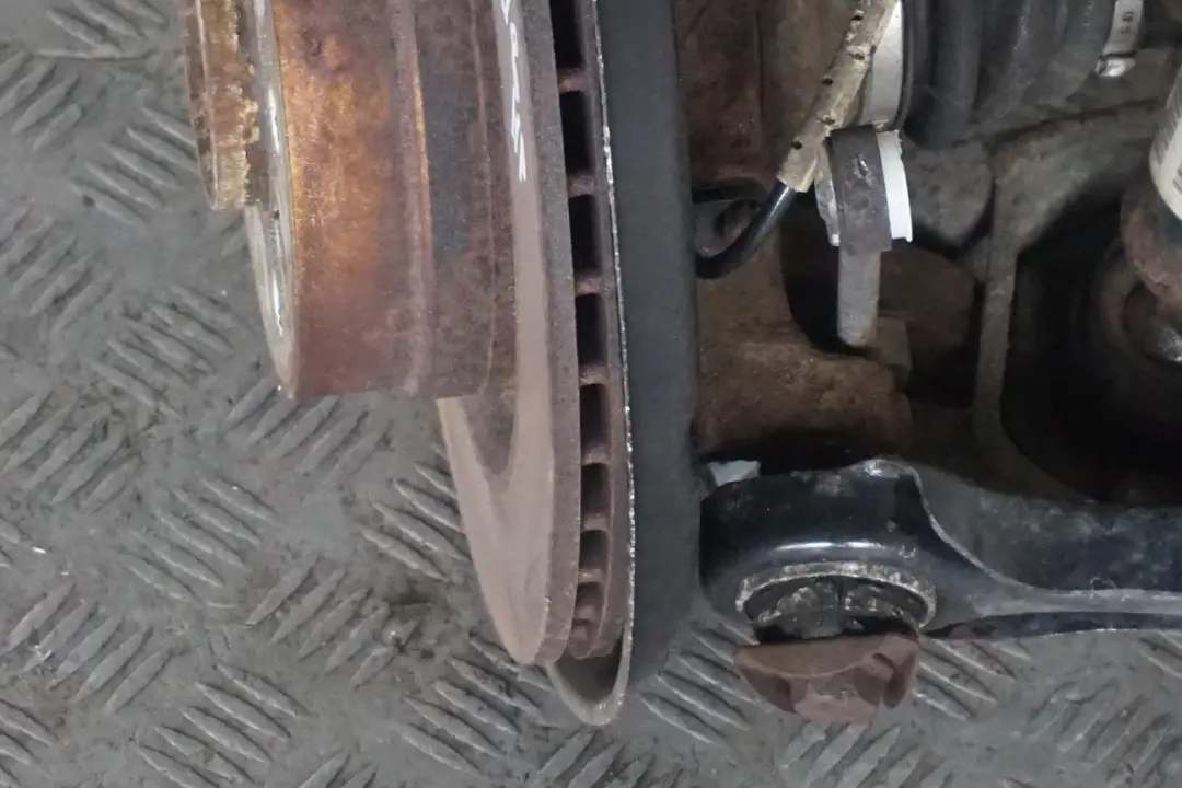 N52 Rear Left N/S Axle Leg Suspension Brake Disc Hub to BMW 3 Series E90 325i with Part number BMW 3 Series E90 325i N52 Rear Left N/S Axle Leg Suspension Brake Disc Hub - SKU 6771725 - Part number