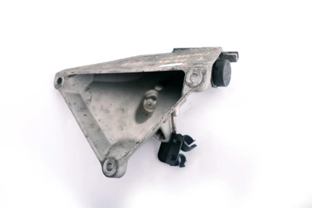 M57N2 Engine Supporting Bracket Left N/S 6770041 to BMW 3 Series E90 E91 E92 330xd with Part number 6774299 BMW 3 Series E90 E91 E92 330xd M57N2 Engine Supporting Bracket Left N/S 6770041 - SKU 6774299 - Part number 6774299