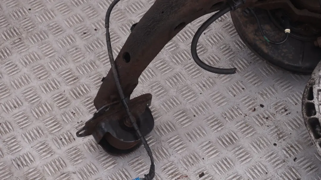 Left N/S Suspension Leg Brake Axle Disc Set to BMW Z4 Series E85 2.2i Roadster Rear with Part number 6774775 BMW Z4 Series E85 2.2i Roadster Rear Left N/S Suspension Leg Brake Axle Disc Set - SKU 6774775 - Part number 6774775