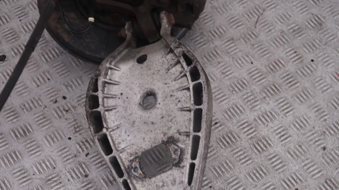 BMW Z4 E85 2.0i N46 150HP Zwrotnica półoś lewa - SKU 6774775 - Numer Części 6774775