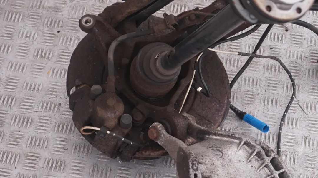 170HP Zwrotnica amortyzator prawy do BMW Z4 E85 2.2i o numerze 6774776 BMW Z4 E85 2.2i 170HP Zwrotnica amortyzator prawy - SKU 6774776 - Numer Części 6774776