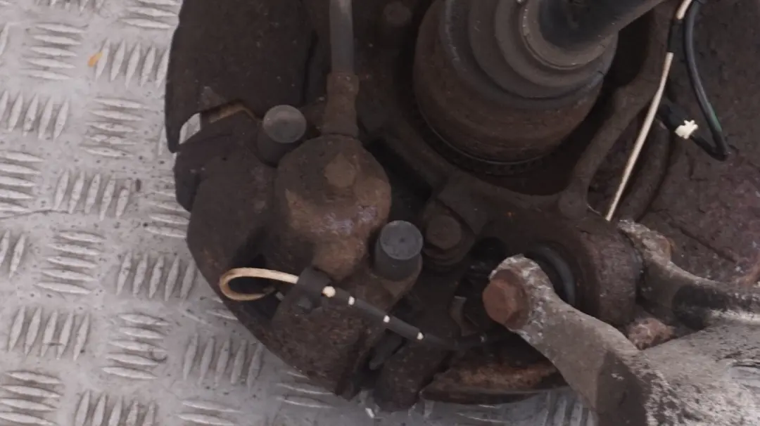 170HP Zwrotnica amortyzator prawy do BMW Z4 E85 2.2i o numerze 6774776 BMW Z4 E85 2.2i 170HP Zwrotnica amortyzator prawy - SKU 6774776 - Numer Części 6774776