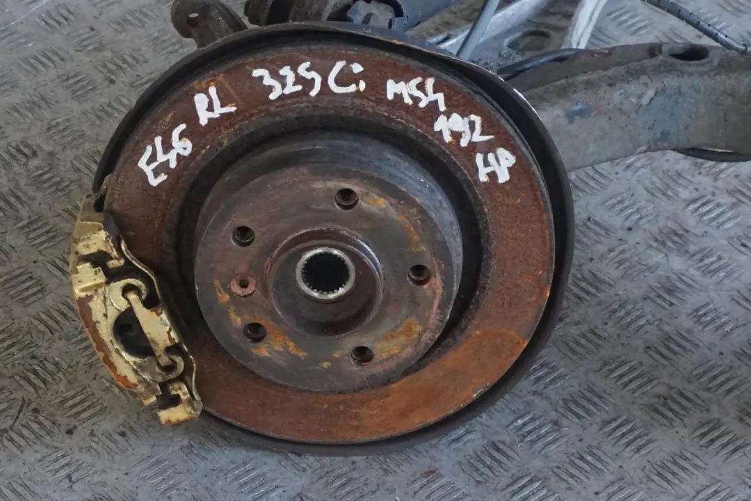 M54 192PS Abtriebswelle Schwenklager Bremssattel Hinten Links für BMW 3 E46 325Ci mit Teilenummer 6774777 BMW 3 E46 325Ci M54 192PS Abtriebswelle Schwenklager Bremssattel Hinten Links - SKU 6774777-1 - Teilenummer 6774777