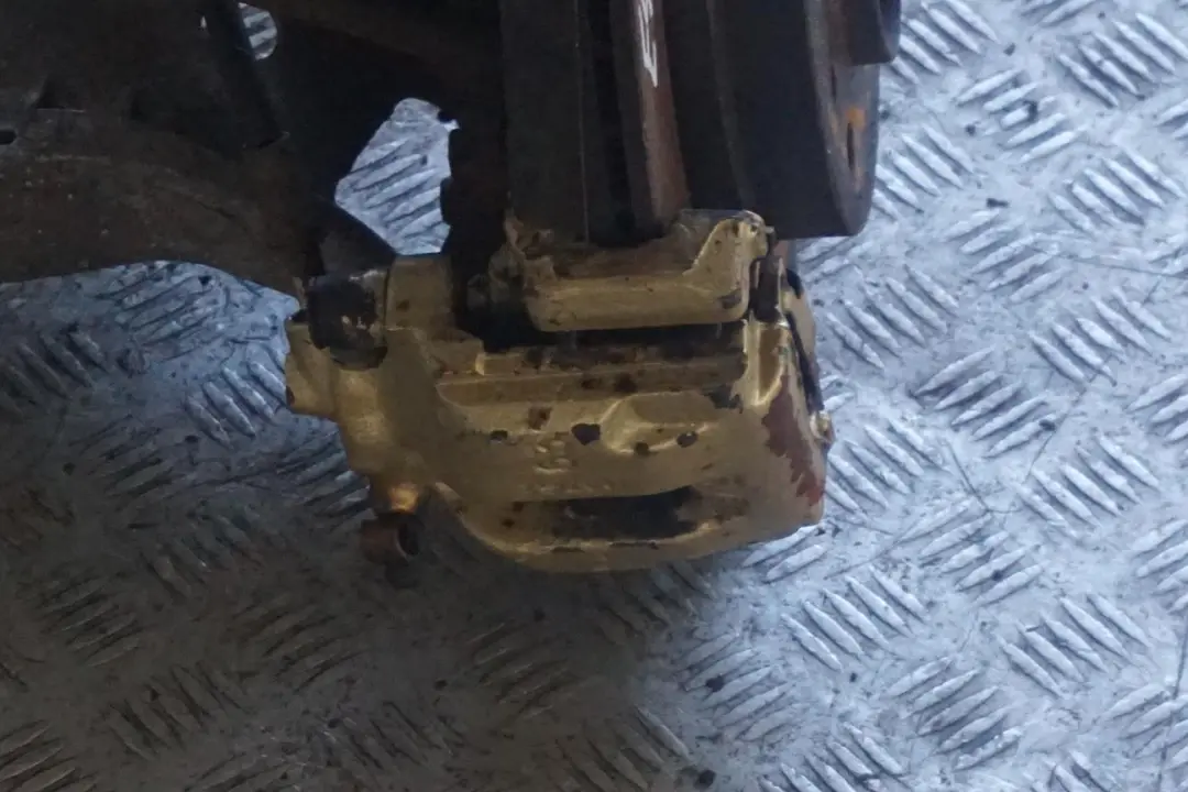 M54 192PS Abtriebswelle Schwenklager Bremssattel Hinten Links für BMW 3 E46 325Ci mit Teilenummer 6774777 BMW 3 E46 325Ci M54 192PS Abtriebswelle Schwenklager Bremssattel Hinten Links - SKU 6774777-1 - Teilenummer 6774777