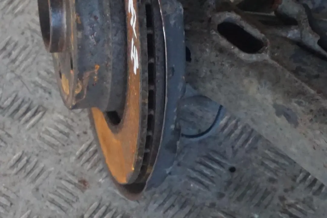 M54 192PS Abtriebswelle Schwenklager Bremssattel Hinten Links für BMW 3 E46 325Ci mit Teilenummer 6774777 BMW 3 E46 325Ci M54 192PS Abtriebswelle Schwenklager Bremssattel Hinten Links - SKU 6774777-1 - Teilenummer 6774777