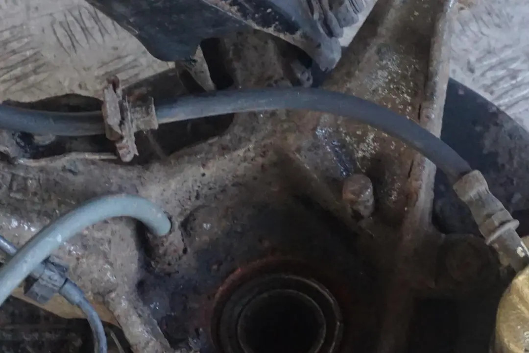 BMW 3 Series E46 325Ci M54 Rear Left N/S Suspension Leg Brake Wheel Hub Axle - SKU 6774777-1 - Part number 6774777