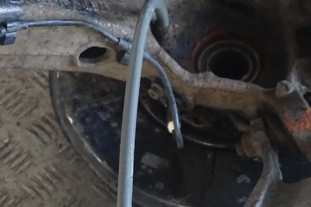 BMW 3 Series E46 325Ci M54 Rear Left N/S Suspension Leg Brake Wheel Hub Axle - SKU 6774777-1 - Part number 6774777