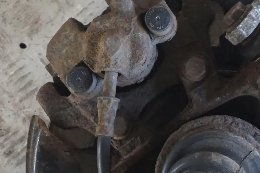 M54 192PS Abtriebswelle Schwenklager Hinten Links für BMW 3 E46 Limousine 325i mit Teilenummer 6774777 BMW 3 E46 Limousine 325i M54 192PS Abtriebswelle Schwenklager Hinten Links - SKU 6774777-3 - Teilenummer 6774777